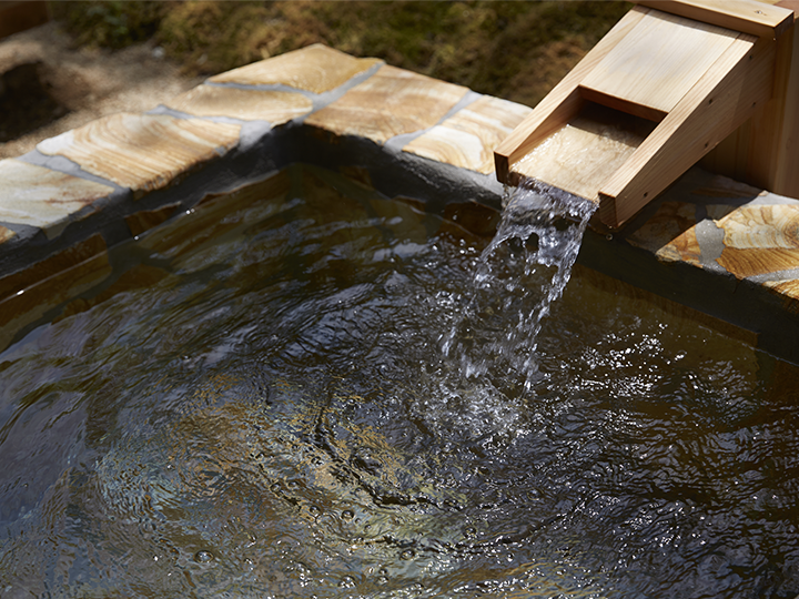 お風呂は神聖な「御神水の湯」を使用